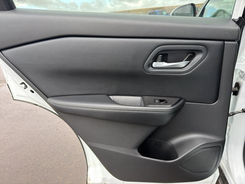 Used 2024 Nissan Rogue SV image 13