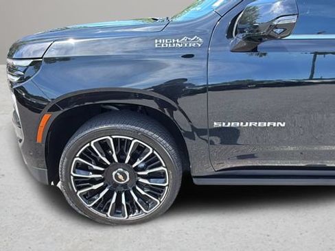 Used 2025 Chevrolet Suburban High Country AWD/4WD image 49
