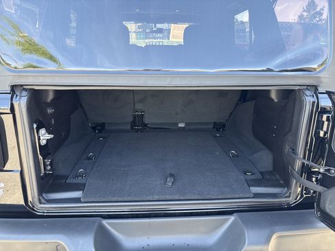 Used 2025 Jeep Wrangler Sport image 34