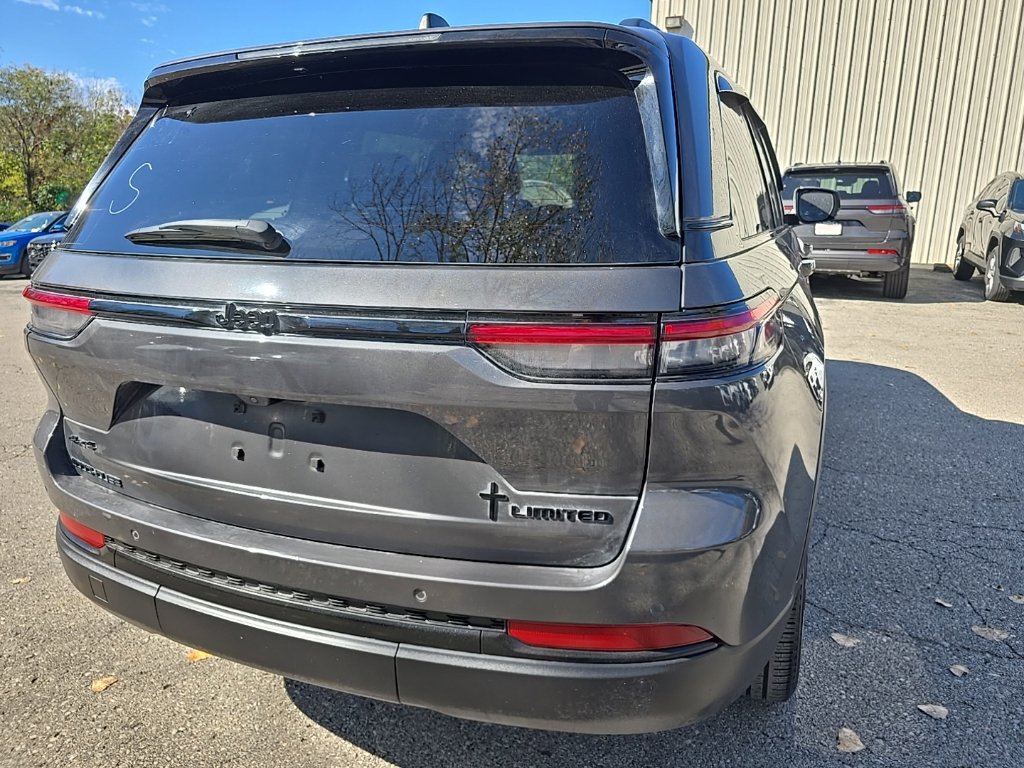 Used 2024 Jeep Grand Cherokee Limited w/ Black Appearance Package AWD/4WD image 7