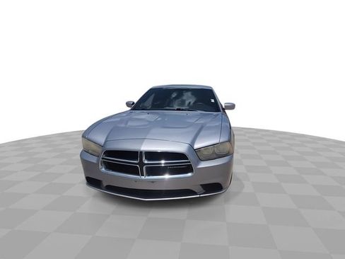 Used 2014 Dodge Charger SE RWD image 3