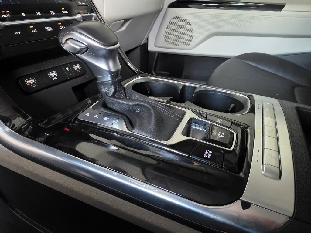 Used 2022 Kia Carnival EX FWD image 23