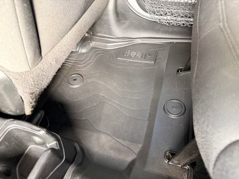 Used 2019 Jeep Wrangler Unlimited Sahara AWD/4WD image 40