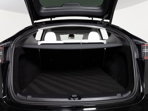 Used 2024 Tesla Model Y Performance image 19