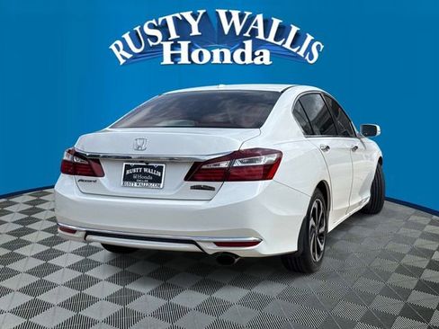 Used 2017 Honda Accord EX image 2
