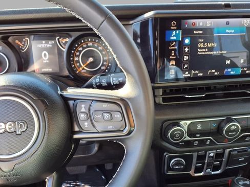 Used 2025 Jeep Wrangler Sport S image 12