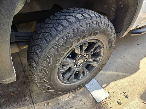 Used 2022 Chevrolet Silverado 1500 ZR2 w/ Technology Package image 7