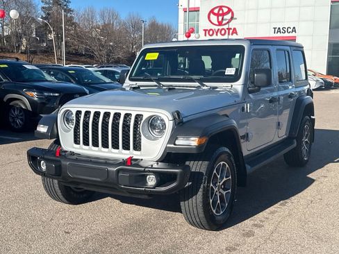 Used 2024 Jeep Wrangler Sport S image 3