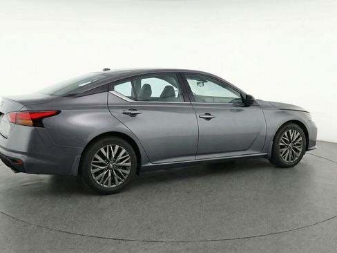 Used 2025 Nissan Altima 2.5 SV image 9