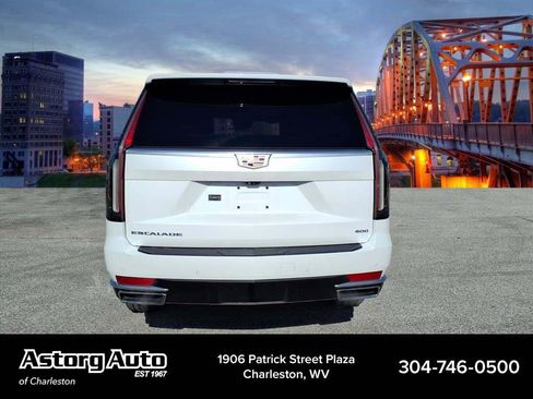 Used 2021 Cadillac Escalade Premium Luxury AWD/4WD image 4