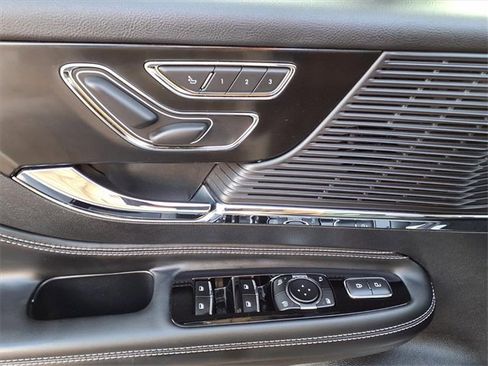 Certified 2022 Lincoln Corsair Reserve w/ Elements Package image 8