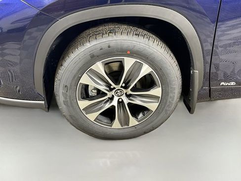 New 2026 Toyota Highlander XLE image 4