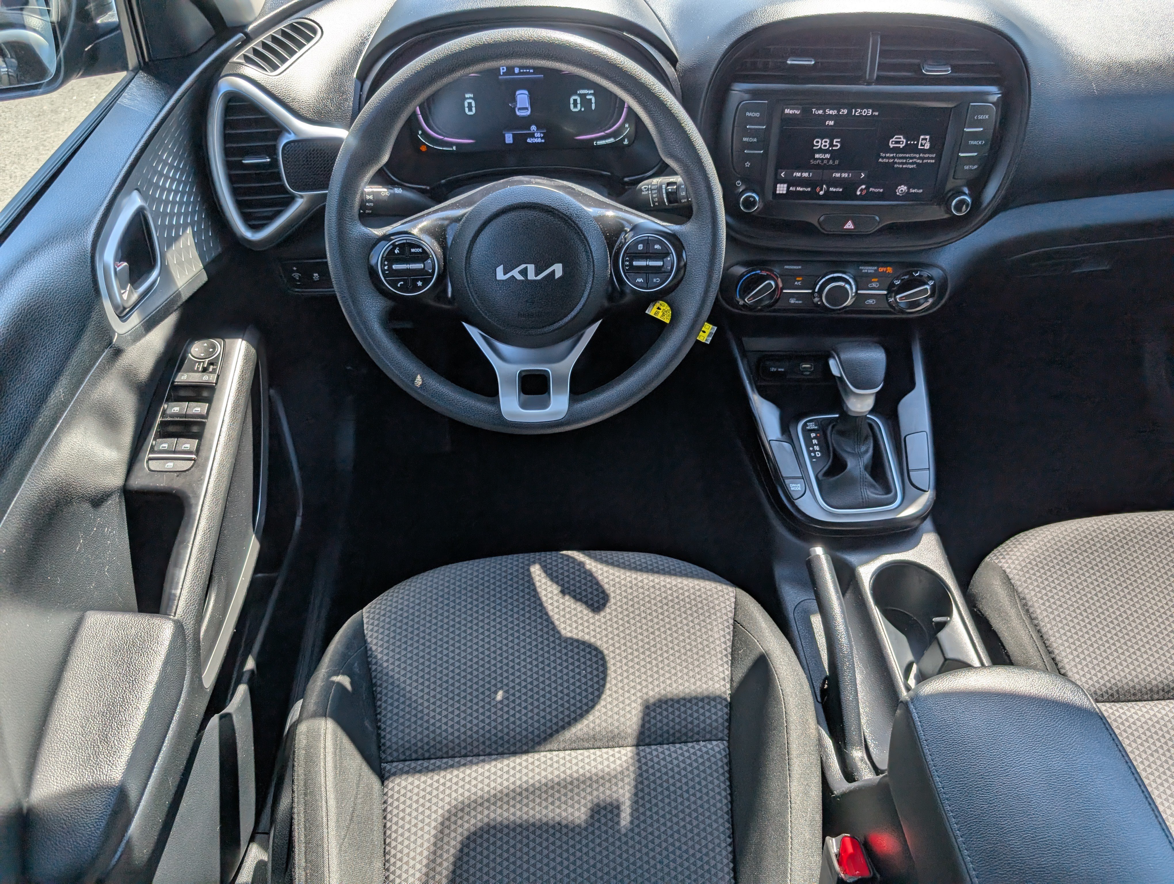 Used 2024 Kia Soul LX w/ Option Group 015 FWD image 6