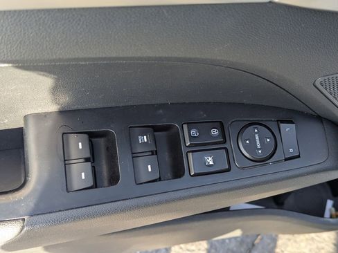 Used 2020 Hyundai Elantra SE w/ Cargo Package (C1) image 26