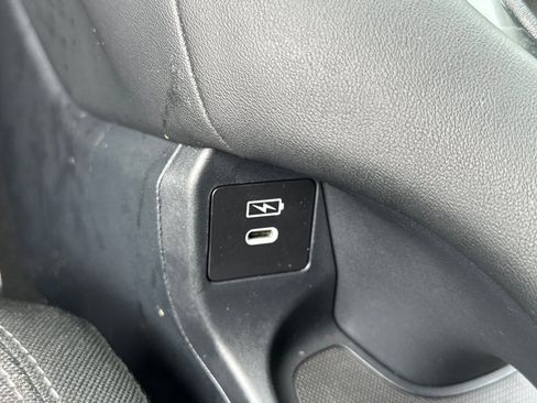Used 2024 Honda HR-V LX image 33