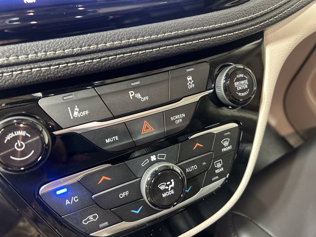 Used 2024 Chrysler Pacifica Limited FWD image 38
