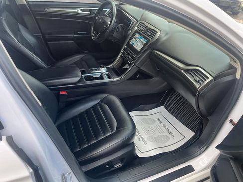 Used 2017 Ford Fusion SE w/ Equipment Group 202A AWD/4WD image 28