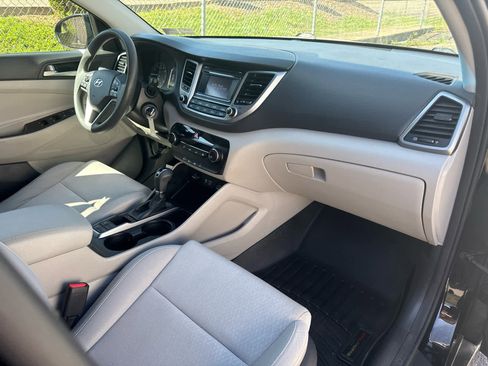 Used 2018 Hyundai Tucson SE AWD/4WD image 30