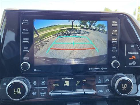 Certified 2020 Toyota Highlander XLE AWD/4WD image 29