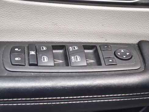Used 2025 Chrysler Pacifica Select FWD image 17