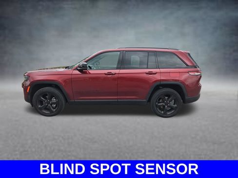 Used 2023 Jeep Grand Cherokee Altitude AWD/4WD image 8