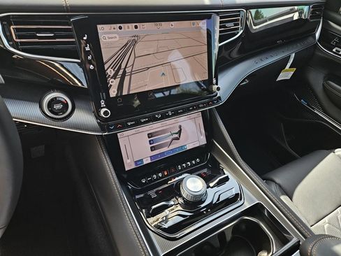 New 2026 Jeep Grand Wagoneer L Summit AWD/4WD image 19