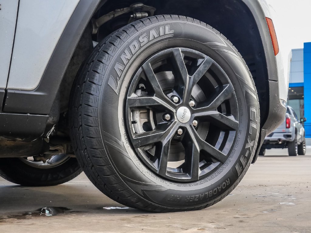 Used 2022 Jeep Grand Cherokee L Limited RWD image 9