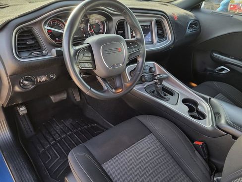 Used 2022 Dodge Challenger SXT image 15