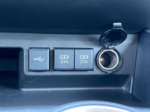 Used 2021 Toyota Highlander XLE image 30