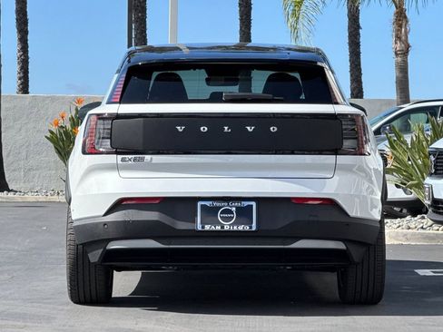 New 2026 Volvo EX30 Cross Country Ultra image 4