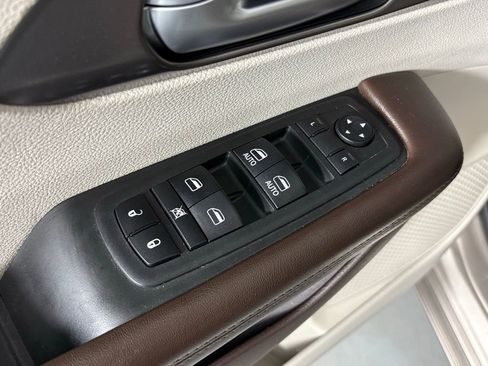 Used 2018 Chrysler Pacifica Touring-L w/ Premium Audio Group image 15