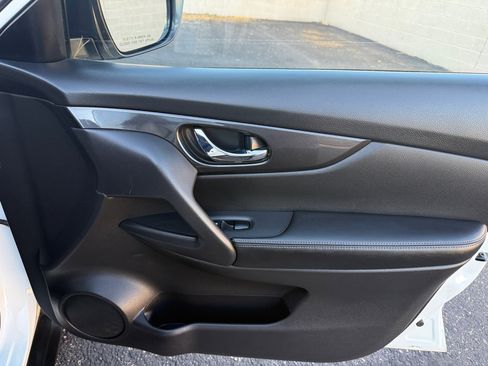 Used 2017 Nissan Rogue S image 20