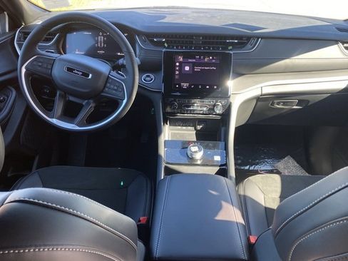 New 2025 Jeep Grand Cherokee Altitude image 33