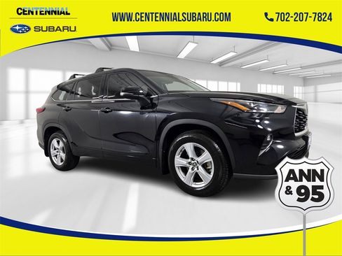 Used 2022 Toyota Highlander LE image 1