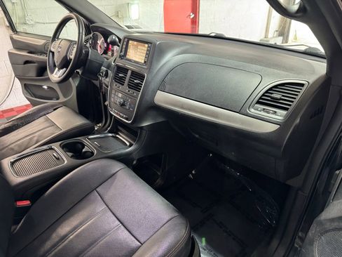 Used 2016 Dodge Grand Caravan R/T FWD image 15