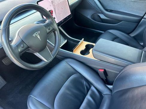 Used 2017 Tesla Model 3 Long Range image 9