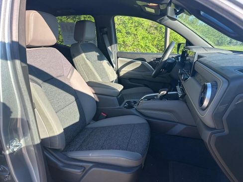 Used 2024 Chevrolet Colorado ZR2 w/ Technology Package image 21