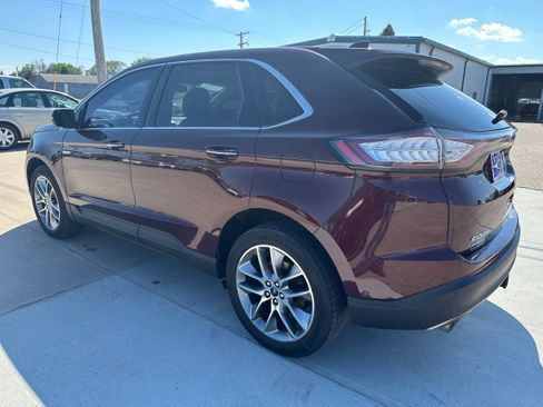 Used 2017 Ford Edge Titanium w/ Equipment Group 302A AWD/4WD image 4