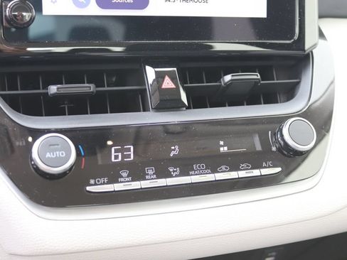 Used 2025 Toyota Corolla LE FWD image 15