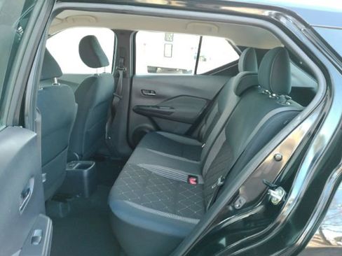 Used 2018 Nissan Kicks SV image 15