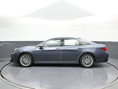 Used 2020 Toyota Avalon Limited image 9