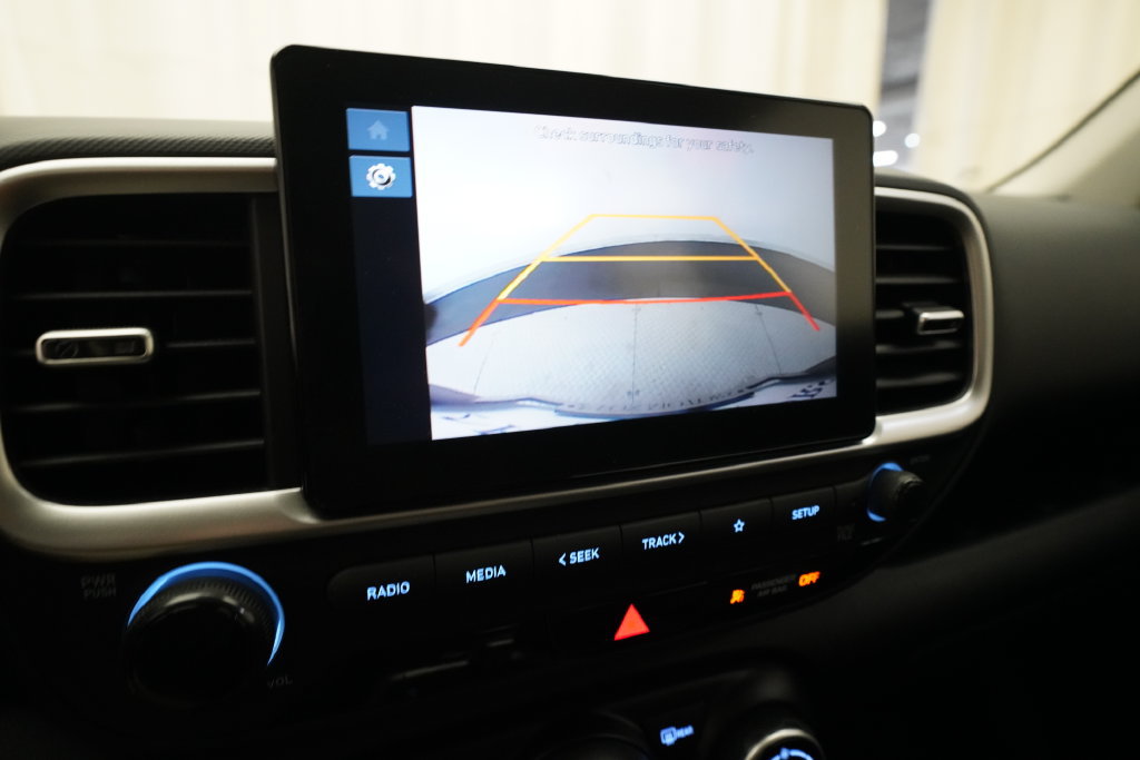 Used 2023 Hyundai Venue SEL FWD image 19