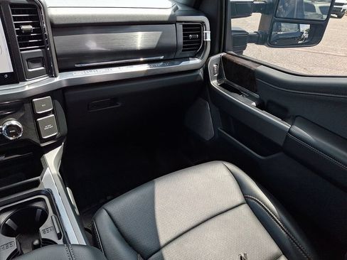 Used 2024 Ford F250 Lariat w/ Black Appearance Package AWD/4WD image 17