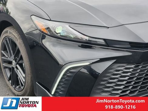 Used 2025 Toyota Camry SE image 10