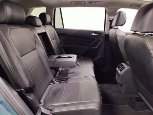 Used 2020 Volkswagen Tiguan SE w/ Panoramic Sunroof Package AWD/4WD image 16