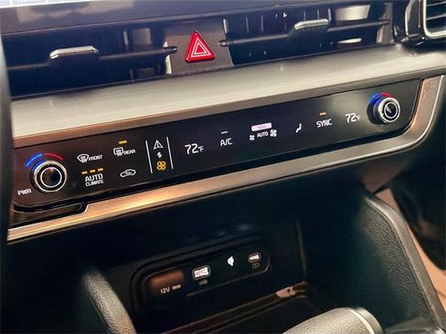 Used 2023 Kia Sportage EX image 16