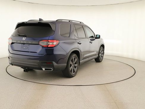 Used 2023 Honda Pilot Sport image 6