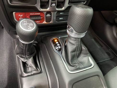 New 2026 Jeep Gladiator Mojave image 17