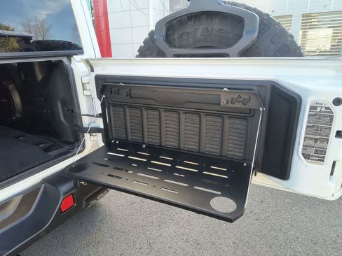 Used 2020 Jeep Wrangler Unlimited Sahara image 26