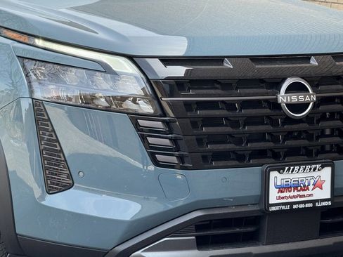 New 2026 Nissan Pathfinder SL image 4